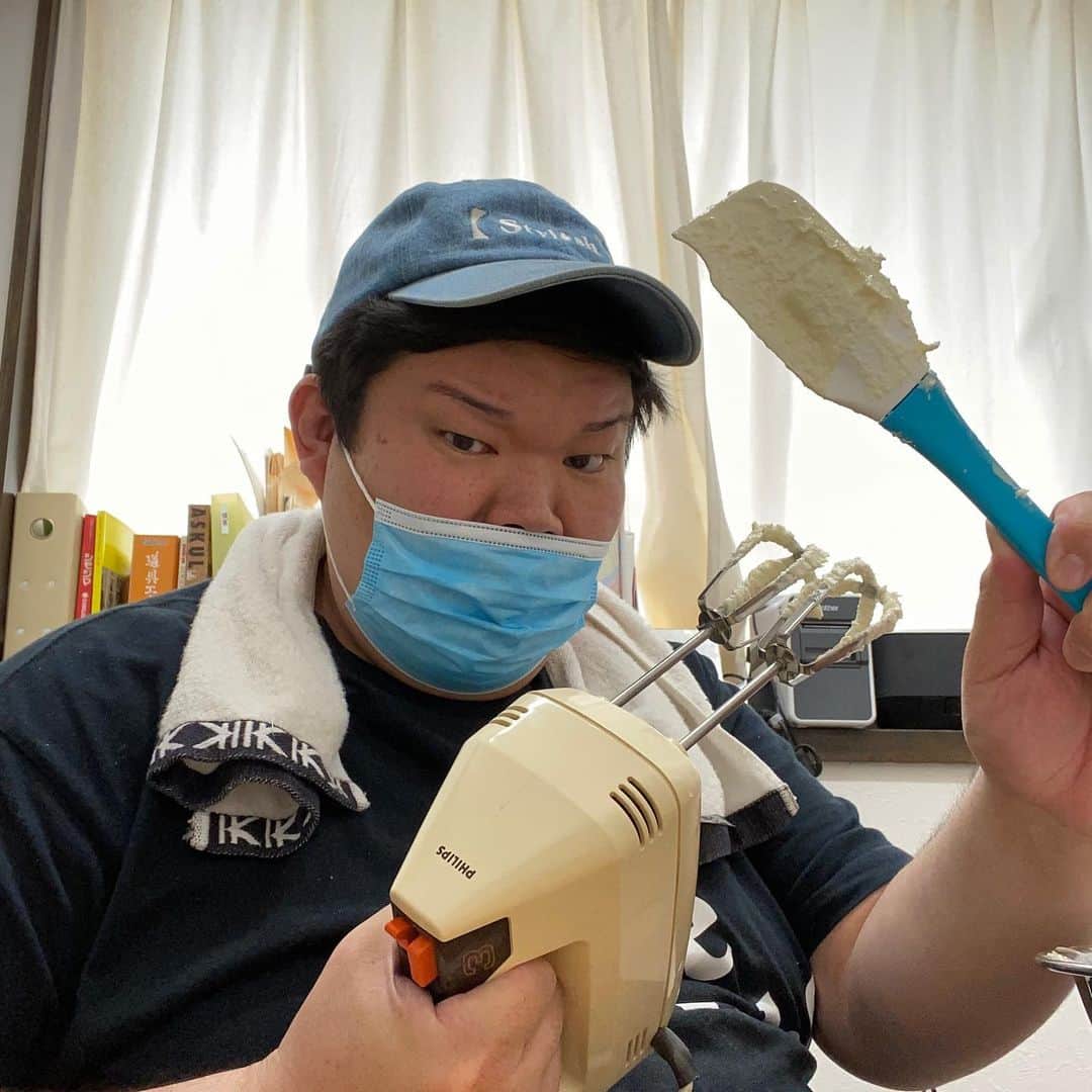 カバのインスタグラム：「‪本日のでぶ活。‬ ‪かき混ぜたり塗りたくったりは私にお任せあれ！！‬ ‪あぁ、痩せたい！‬ . . #本日のでぶ活 #でぶ活 #かき混ぜたり #塗りたくったり #私にお任せあれ #あぁ、痩せたい」