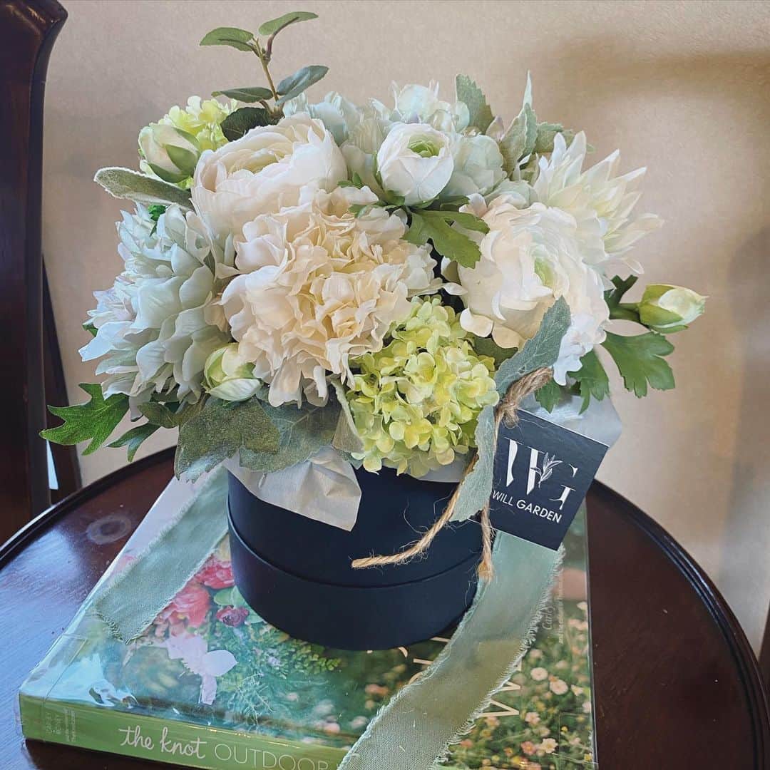 畑野ひろ子のインスタグラム：「@willgarden_official  アーティフィシャルフラワーBOX  #flowers #artificialflower #boxflower #gift #willgarden #spring」