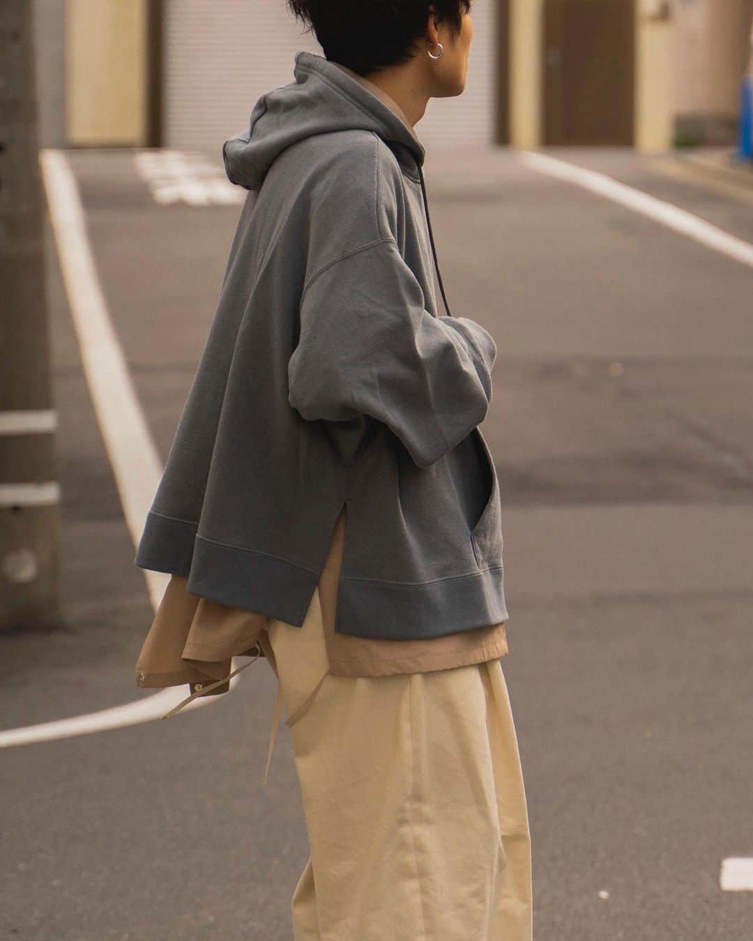 Ryoさんのインスタグラム写真 - (RyoInstagram)「ㅤㅤㅤㅤㅤㅤㅤㅤㅤㅤㅤㅤㅤ 気付いたらアウターもう着れない😂 薄手のパーカーでちょうどいい☺️ ㅤㅤㅤㅤㅤㅤㅤㅤㅤㅤㅤㅤㅤ hoodie:#ryotakashima shirt:#ryotakashima pants:#studionicholson shoes:#asics × #gmbh」5月3日 20時16分 - ryo__takashima