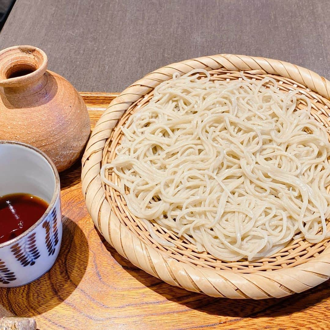 山岸久朗さんのインスタグラム写真 - (山岸久朗Instagram)「僕が蕎麦を食べるのは、その後の蕎麦湯を飲むためだ。 これは、サウナと水風呂に入るのは、その後の外気浴をするためであるのと同じである。知らんけど。 #大阪松下 #手打ち蕎麦 #蕎麦 #達磨一門 #鴨ロース #蕎麦屋のつまみ  #サウナー #サ道 #ととのいました  #茶屋町 #茶屋町ランチ #茶屋町グルメ #大阪ランチ #大阪蕎麦  #山岸久朗 #山岸弁護士 #山岸弁護士が飯テロ中」5月3日 20時16分 - yamaben