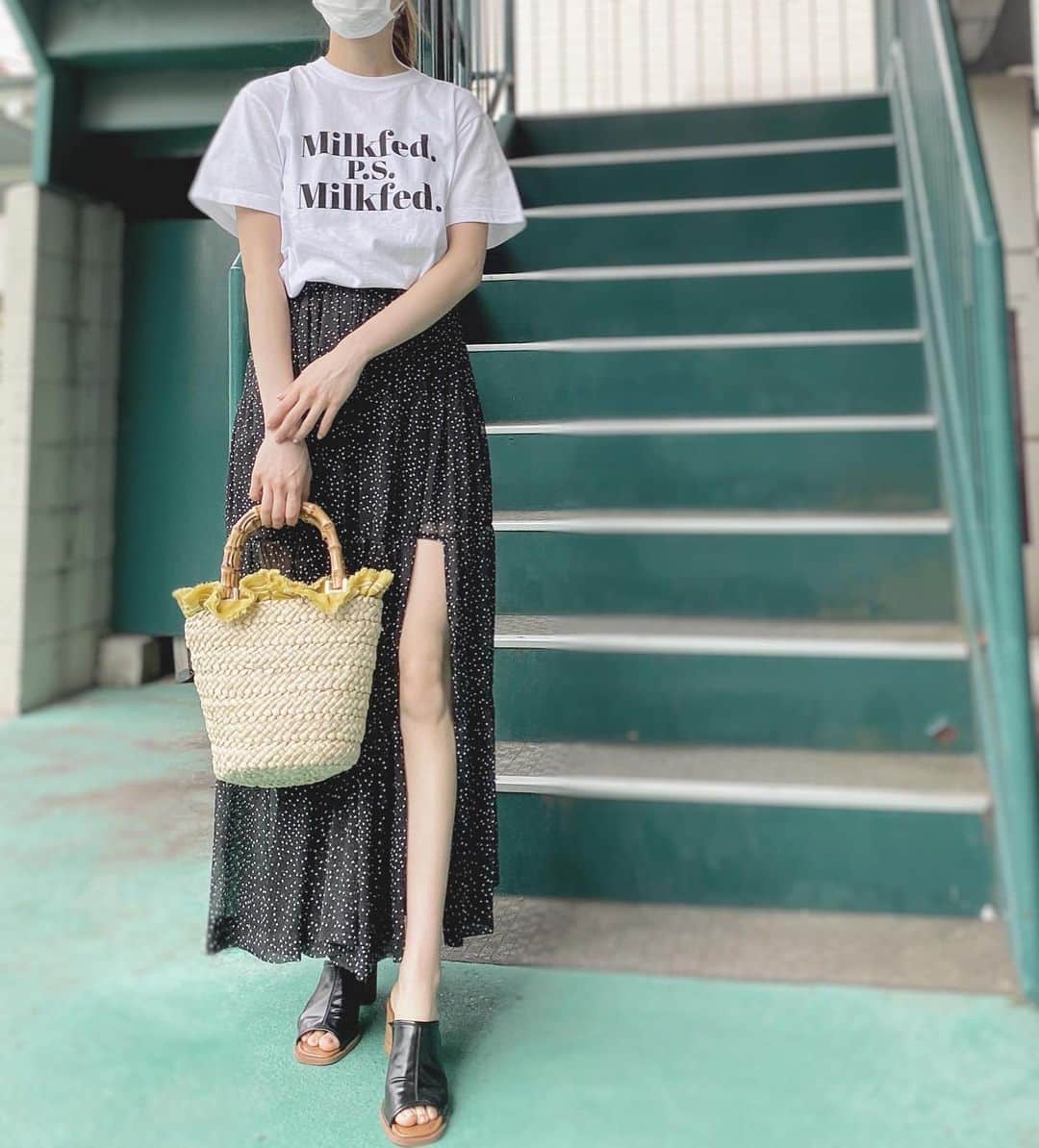 布川桃花さんのインスタグラム写真 - (布川桃花Instagram)「ぜーんぶ初おろしの #momoka_fashion 🌈﻿ ﻿ ロザリーのスカートはスリットが﻿ 入っててめちゃめちゃ可愛い🥺♥️﻿ ﻿ #milkfed #おうちでミルフェ﻿ #rosarymoon #levernis  #snidel」5月3日 20時28分 - momoka_fukawa