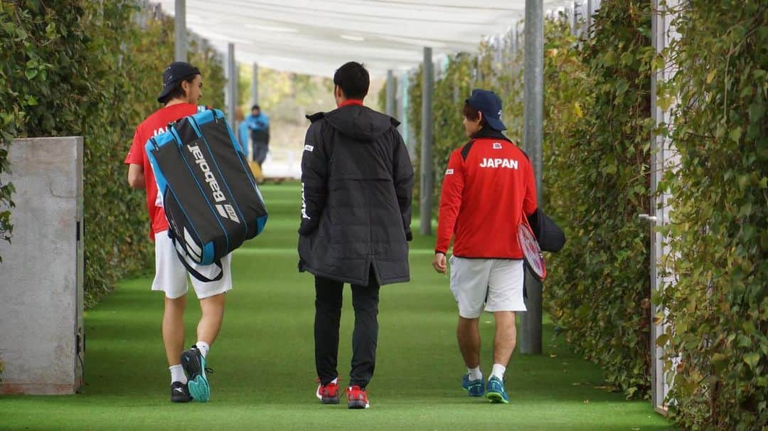 内山靖崇さんのインスタグラム写真 - (内山靖崇Instagram)「この写真なんか好き。  #daviscup  #daviscupfinals2019  #teamjapan  #teammate」5月3日 20時36分 - yasutaka0805