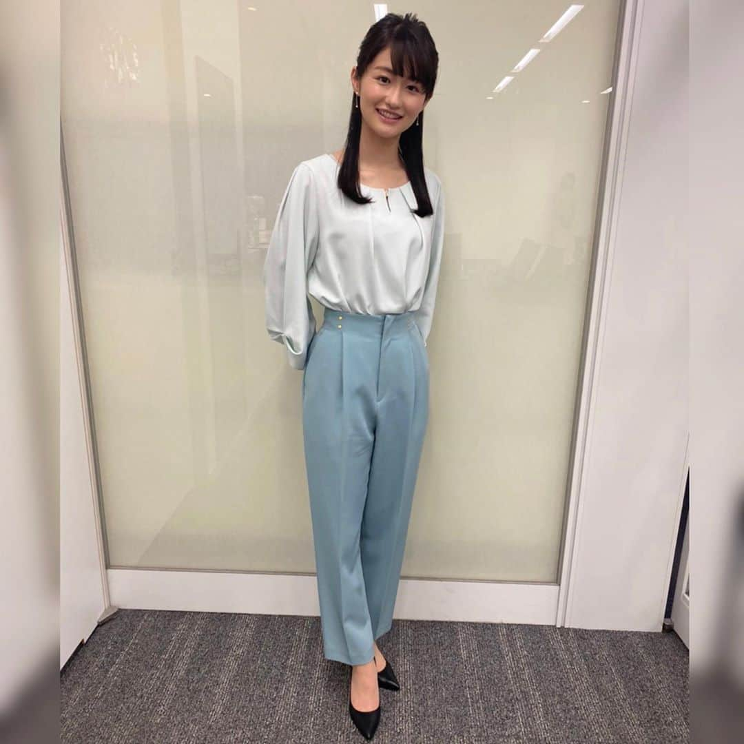 佐藤ちひろさんのインスタグラム写真 - (佐藤ちひろInstagram)「今日の「#サンデーステーション 」をみてくださった皆さんありがとうございます☺️ 今日の衣装は爽やかカラー！！とってもかわいい🥰 毎回いろいろなお洋服を着られるので、いつも衣装を見るたびに、なんて素敵なの！と感動しています🥺  今日の衣装のブランドは ブラウス　#index  パンツ　#opaqueclip  です。  次はどんな衣装なのか今からワクワクです！ 練習頑張ります💪  #テレビ朝日　#テレ朝 #テレビ朝日アナウンサー　#テレ朝アナウンサー #新人 #アナウンサー #佐藤ちひろ #応援  よろしくお願いいたします！」5月3日 20時45分 - chihiro.sato_ex