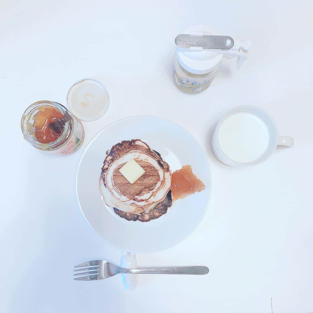 森永理科のインスタグラム：「かつて食事をしない事が原因で栄養失調になった事があるです。 1週間位は入院したので、ご飯食べない事で引き起こすやばい事があるんだなとその身で知ってるです。  というわけで、母に食事内容を報告しています。最近はソーシャルなんちゃらのおかげで、時間もあるので自炊多くなりました。  難しいことはできないので、お惣菜もあるし、同じようなもの食べてたりします。  楽しく作った記録じゃ(^○^)」