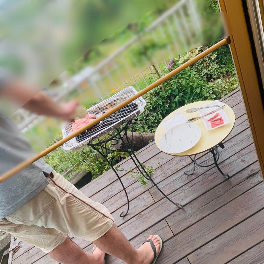 のインスタグラム：「今日の夕飯は BBQでした🍖🍖🍖 . たとえ自粛中のGWだとしても 家族で過ごせる時間は 幸せですね🥳💘 #うちで過ごそう  #stayhome」