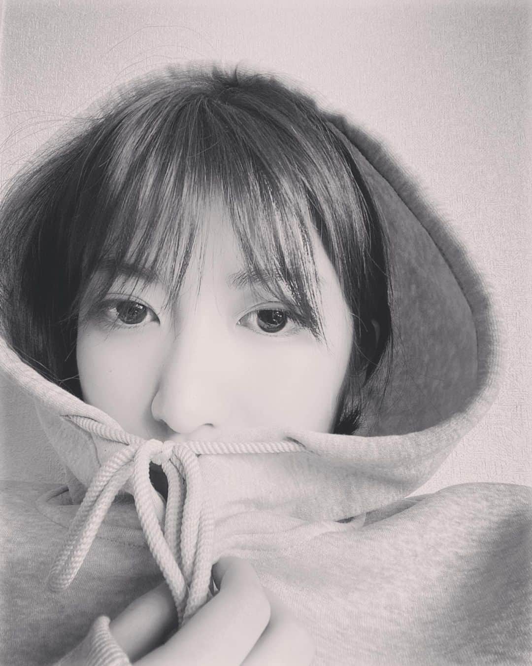 吉田華恋のインスタグラム：「パーカー再び カレンダーにも載せてた写真です🎠 今はもうパーカーも着れないくらい暑いよね」