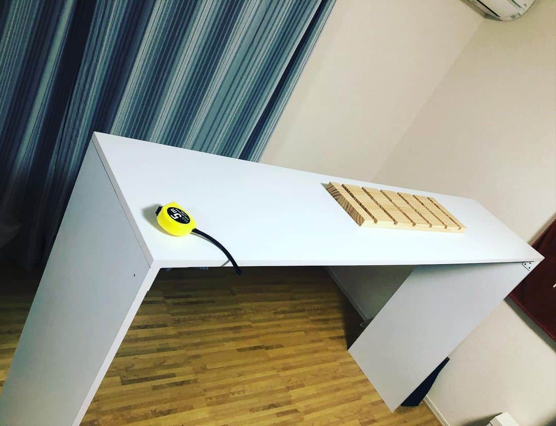 のインスタグラム：「チームメイト影響でDIY😁 まだまだ完成ではないが、出来上がりがすごく楽しみ❗️ 皆さん予想して楽しみにしていてくださいね！！ 不器用なりに頑張ります❗️ #stayhome  #部屋をおしゃれに」