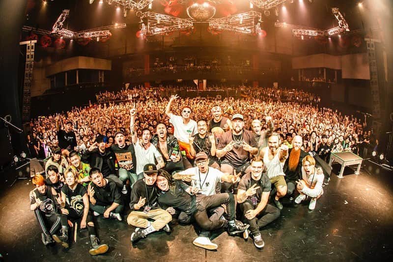 Crossfaithさんのインスタグラム写真 - (CrossfaithInstagram)「In the last couple of weeks, our life has drastically changed and never been off the stage this much amount of time.  Hope any of our songs can be your light in these strange days.  On the other hand, as you can imagine, these shows can’t be done without our crew and they’re facing an unexpected loss of income. To help, we’re currently working on something special which benefits our tour family.  We’ll announce it fairly soon. Stay tuned!」5月3日 21時30分 - crossfaithjapan