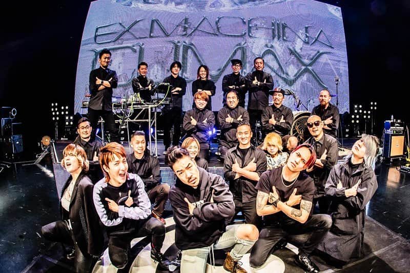 Crossfaithさんのインスタグラム写真 - (CrossfaithInstagram)「In the last couple of weeks, our life has drastically changed and never been off the stage this much amount of time.  Hope any of our songs can be your light in these strange days.  On the other hand, as you can imagine, these shows can’t be done without our crew and they’re facing an unexpected loss of income. To help, we’re currently working on something special which benefits our tour family.  We’ll announce it fairly soon. Stay tuned!」5月3日 21時30分 - crossfaithjapan