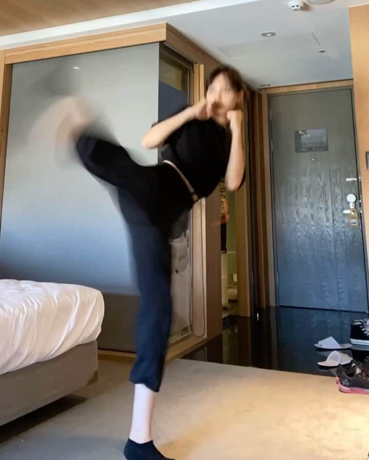 吳子霏（Ellen Wu）のインスタグラム：「在飯店的自主練習」