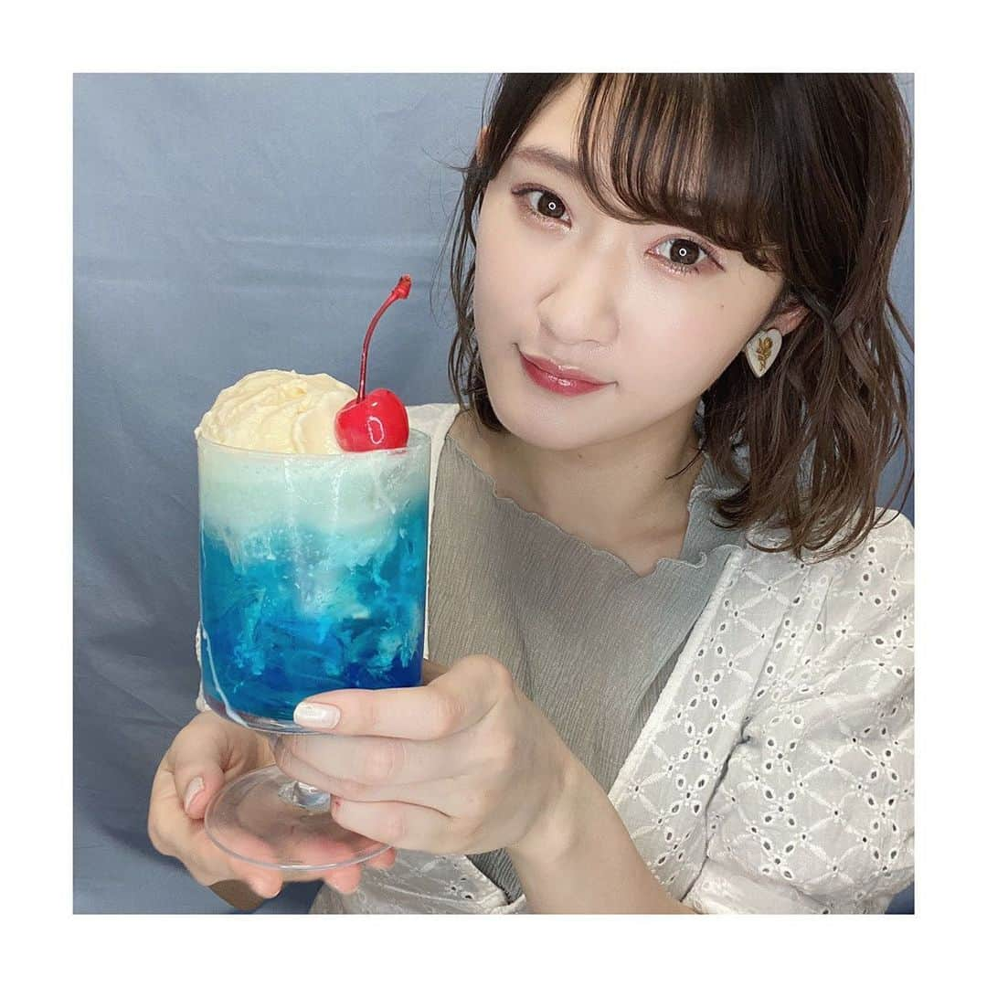 ANGERMEさんのインスタグラム写真 - (ANGERMEInstagram)「こんばんは！ 川村文乃です🍨  今日は初めて 大好きなクリームソーダ作ってみました☺️ 青色のソーダにしてみた！！！ 作りゆうところ動画撮ってみたんですけど、 音が好きやきのせます！！ めちゃ溢れちゅうけど😂😂 暑い日にクリームソーダ飲みたくなりますよね〜😋 #ANGERME #アンジュルム #川村文乃 #クリームソーダ #手の血色悪い笑」5月3日 22時25分 - angerme_official