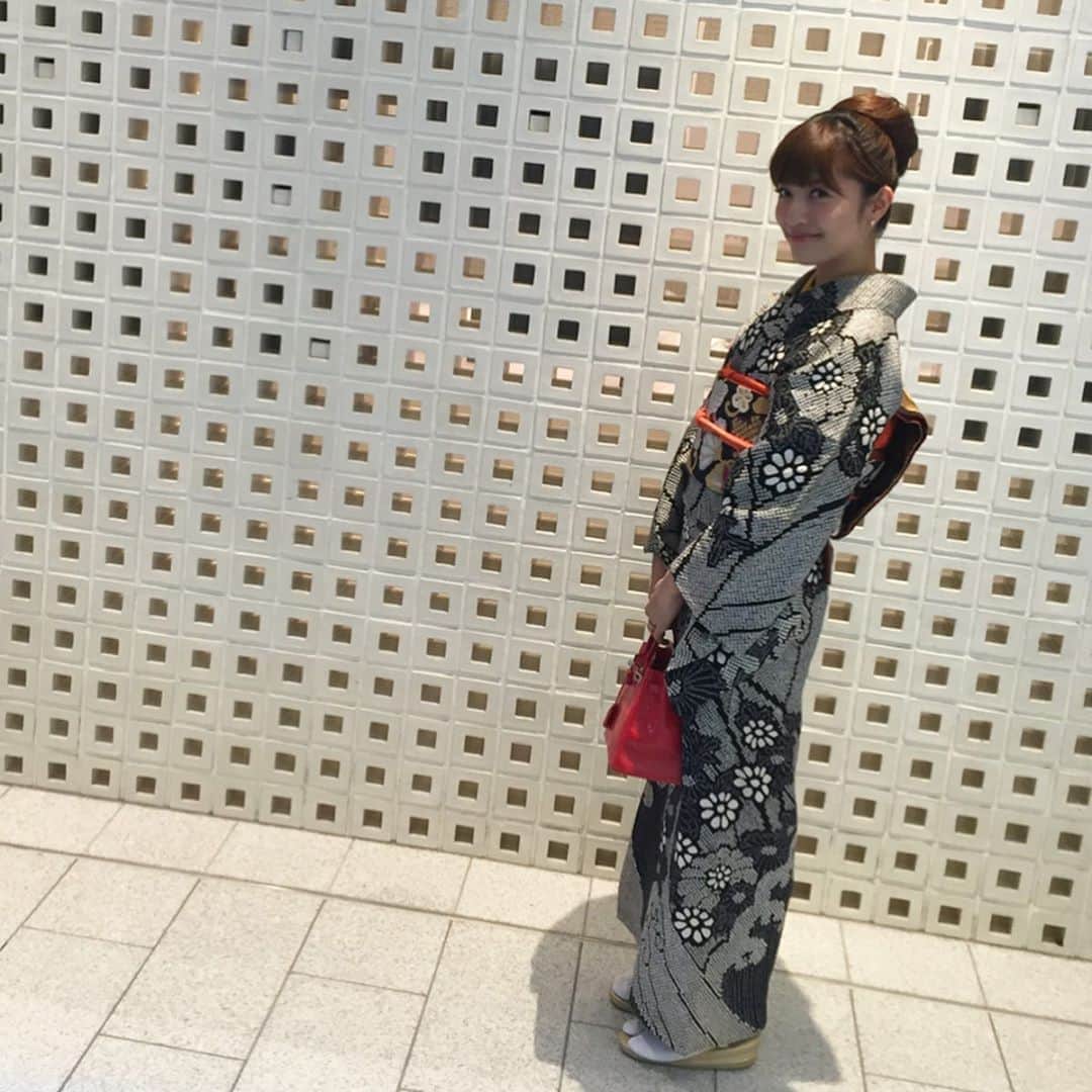 mioさんのインスタグラム写真 - (mioInstagram)「#miokimono  お着物を纏うと背筋が伸びる自分に気づきます。そして、それは何よりも心地が良いのです。 @chihirosuda またお着物でお出かけしたいですね！  FROM @chihirosuda  そして、国内はもちろん、世界から愛されるジュエリーを生み出すBijou de M | MIO HARUTAKAデザイナー、猪突猛進🐗😘のMIOさんにバトンをお繋ぎしたいと思います。  世の中が大きく変化しようとしている今日、継承されるべきものと新しい価値が繋がり素晴らしい世界になっていきますように。  #着物コーデリレー #着物バトンリレー」5月3日 22時31分 - mio_harutaka