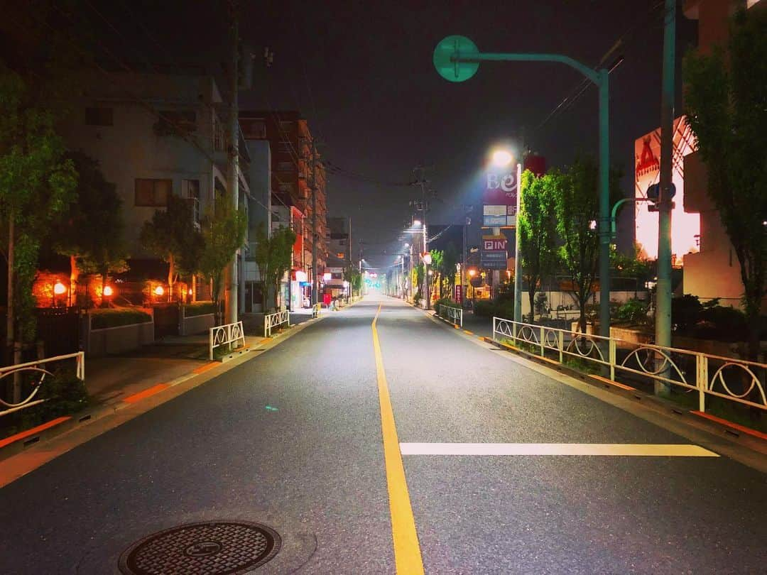 Шамов Дмитрийさんのインスタグラム写真 - (Шамов ДмитрийInstagram)「Пустынная улица  Street in Tokyo #japan #tokyo #nopeople #travel #traveling #night #japanese #road #япония #токио #шамовдмитрий #ночь #путешествие #дорога #日本　#東京　#夜　#道路　#旅行　#ロシア人」5月3日 22時46分 - shamovdmitry