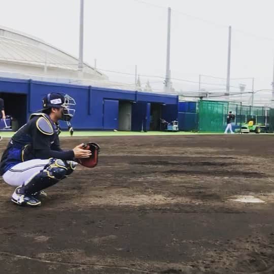 若月健矢のインスタグラム：「#たまにはのせるか #若月健矢 #キャッチャー#スローイング #久保田スラッガー #キャッチャーミット #横からのアングルもチェック」