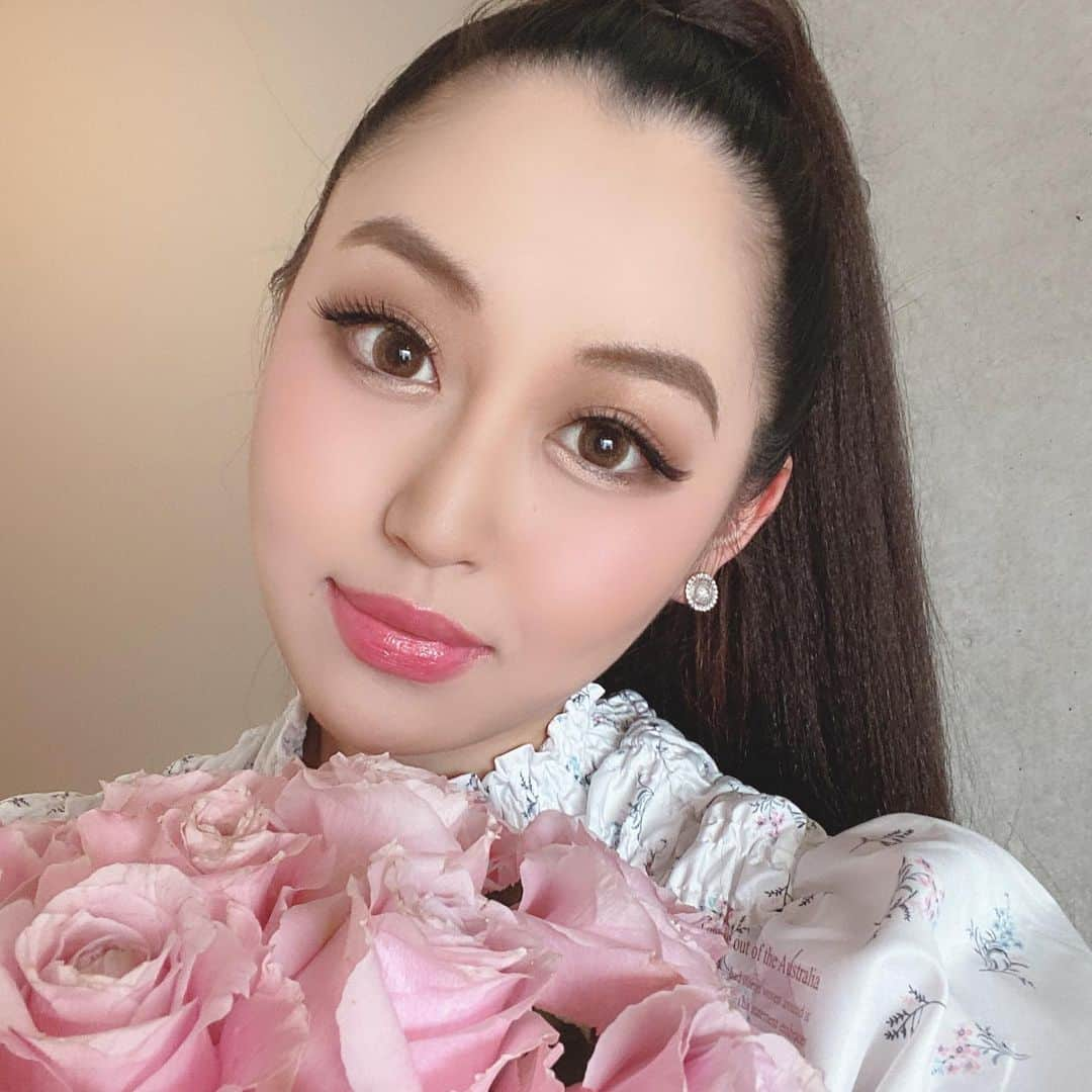 岩上愛美さんのインスタグラム写真 - (岩上愛美Instagram)「Thank you for the wonderful bouquet💐😆💕」5月3日 22時54分 - amiiwakami