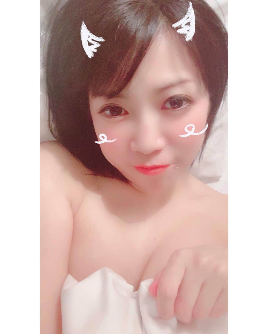 のインスタグラム：「酔ってるかもー🥂  #上野菜穂#av#av女優」