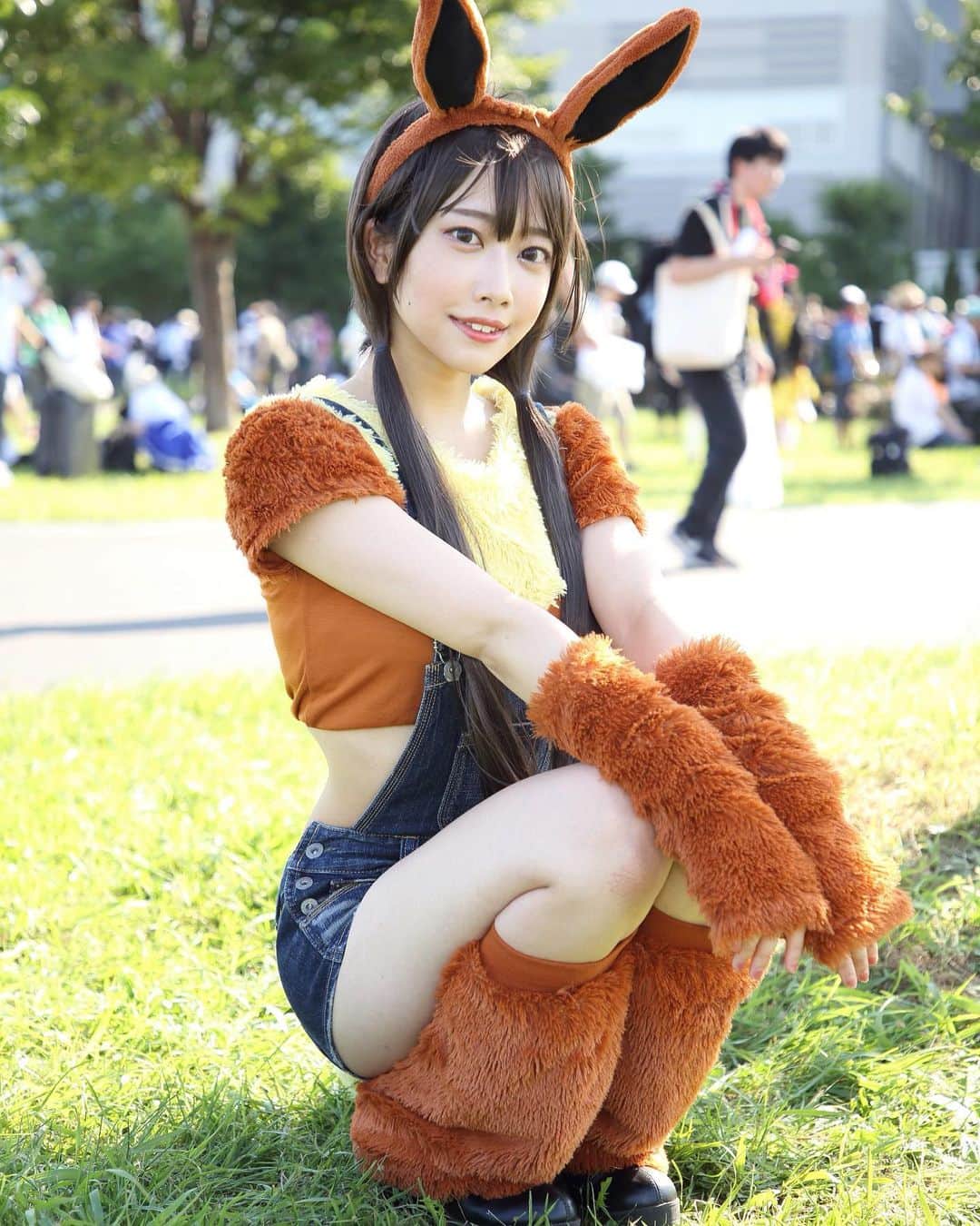 西井綾音のインスタグラム：「. #エアコミケ  第二弾🐰 (去年の夏コミでのお写真です！) . . . . 5/5から新刊販売開始しますー！！ たのしみに待っててね💓 . . . . . . . . . . . #西井綾音 #グラビア #イーブイ  #ふともも #コスプレ #コスプレイヤー #インスタグラビア #撮影会モデル  #レースクイーン #くびれ #ポケモン  #cosplay  #cosplaygirl #cosplayer  #idol #animecosplay #kawaii #kawaiigirl  #japanesegirl #model #anime  #lfl #likeforfollow #l4l #角色扮演  #动漫 #코스프레 #性感」
