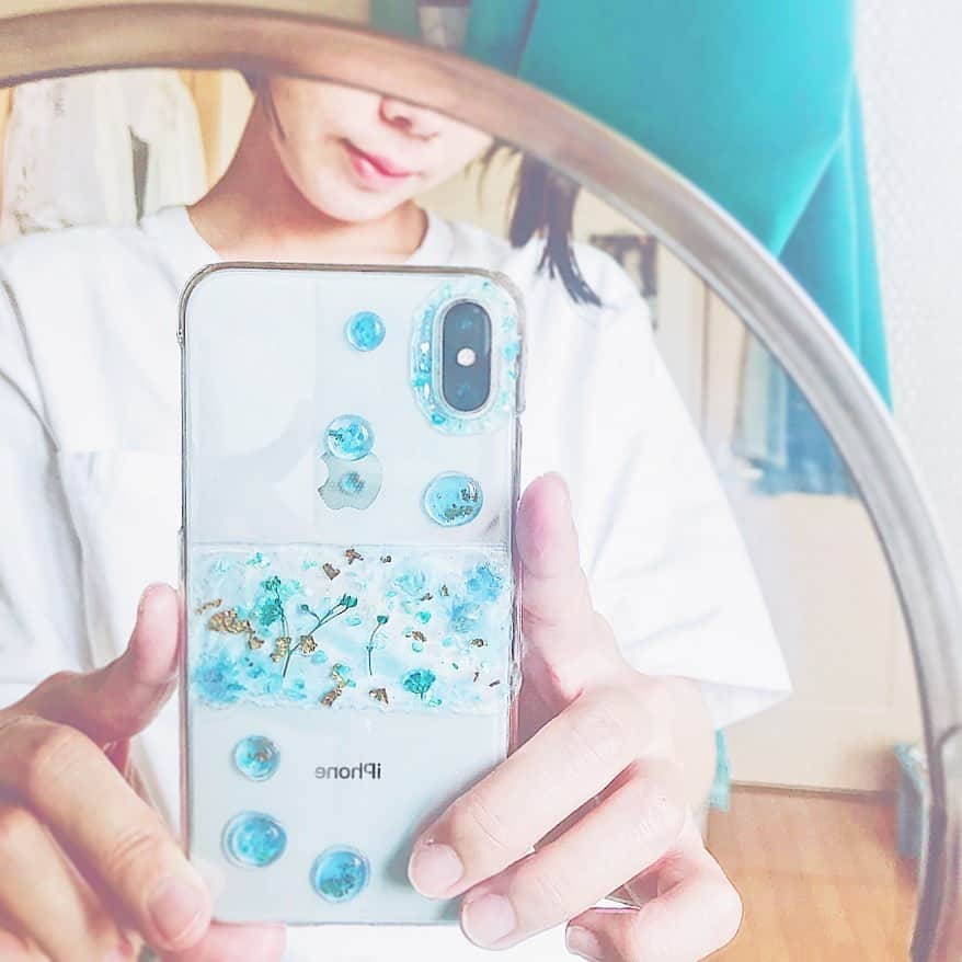 木村仁美のインスタグラム：「アップルの上に水玉がonした💎💠🦋 . . . #今日の青い　#blue #青が好き #青い #ハンドメイド #handmade #ハンドメイド作品 #レジンアクセサリー」