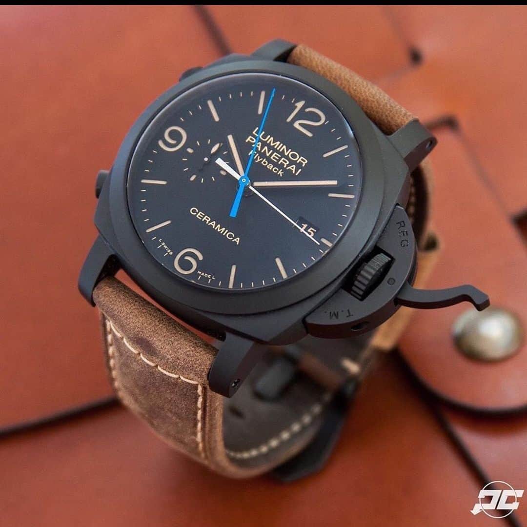 パネライのインスタグラム：「A lovely watch and steak combo don’t you think?  The #Panerai #PAM580 44mm Ceramic Luminor Marina Chrono with a blue Chrono seconds hand. If you are wondering the strap is an OEM brown Assolutamente strap.  #paneraicentral」