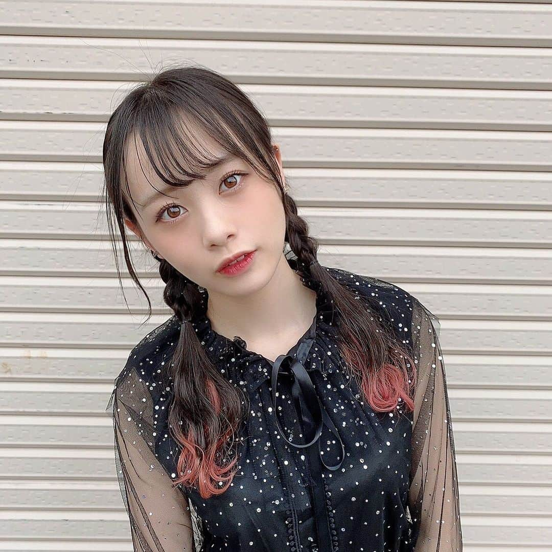 横山結衣さんのインスタグラム写真 - (横山結衣Instagram)「キラキラお洋服のみつあみちゃんなの🎀🎀」5月3日 23時47分 - yoko_yui_team8