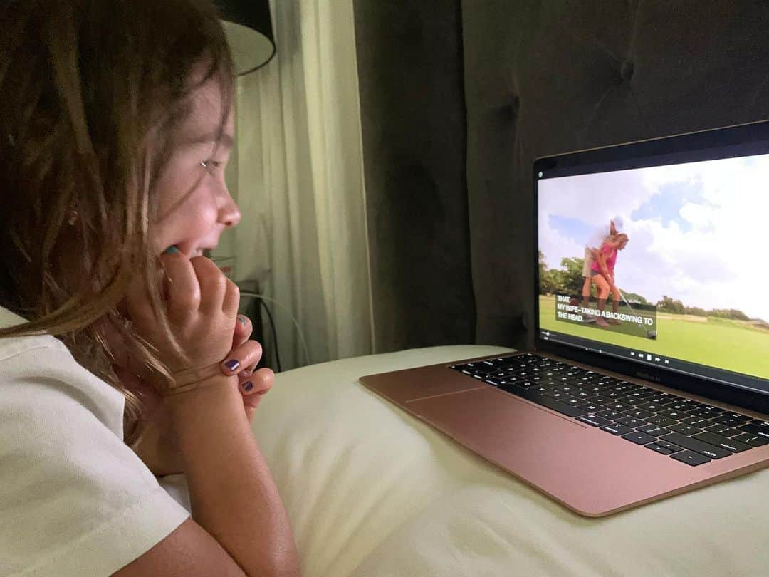 Jessie Jamesさんのインスタグラム写真 - (Jessie JamesInstagram)「Viv makes me put our old show on once and awhile. She smiles so big! She thinks her parents are funny apparently lol」5月3日 23時49分 - jessiejamesdecker