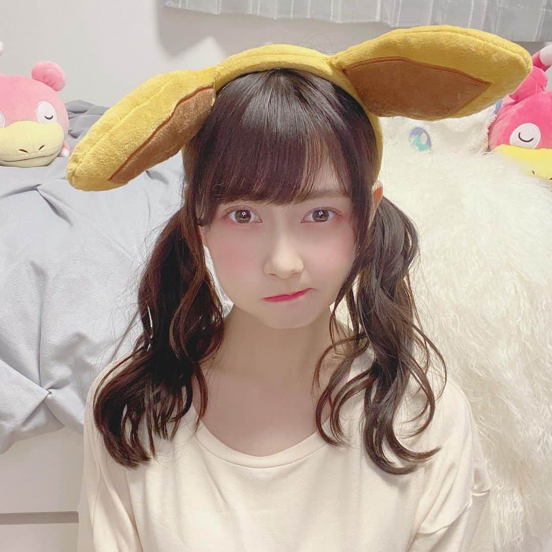 金久保マユ（ぼんぼん）のインスタグラム：「GU×ポケモンコラボのラウンジセット！朝5時に頑張って買ったやつ。笑 . . 着てます✌︎私が購入したのはイーブイ！ . . 着用した感じ、どんな感じかは是非YouTube見てください🐰 . . . . . . . . #イーブイ#ポケモン#GU#コラボ#ファッション#部屋着#ルームウェア#ラウンジセット#完売#即完売#かわいい#おうち#おうち時間#みみ#けもみみ#カチューシャ#きょコ#ツインテール#ヘアアレンジ#すき#らぶ#かわいくなりたい#美意識向上#ゲーム#アニメ#room#roomwear#pokemon#gu#」