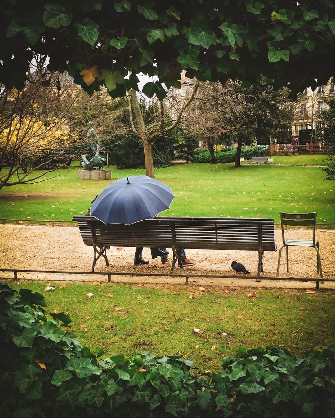 nathparisのインスタグラム：「JARDIN DU LUXEMBOURG... . Hâte de retrouver nos beaux jardins de Paris 🌿 Bon dimanche à tous 😊 Prenez soin de vous 💛 . Look forward to finding our beautiful gardens in Paris 🌿 Good Sunday to all 😊 Take care and stay safe 💛」