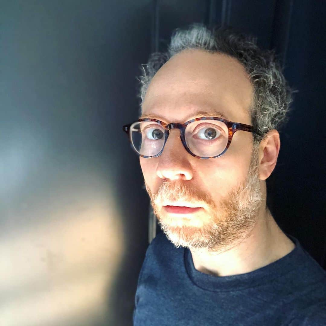ケヴィン・サスマンのインスタグラム：「Listened to a podcast yesterday with a dream specialist talking about how a lot of people have been dreaming about bugs since the pandemic. Guess what I dreamt about last night? 🕷」