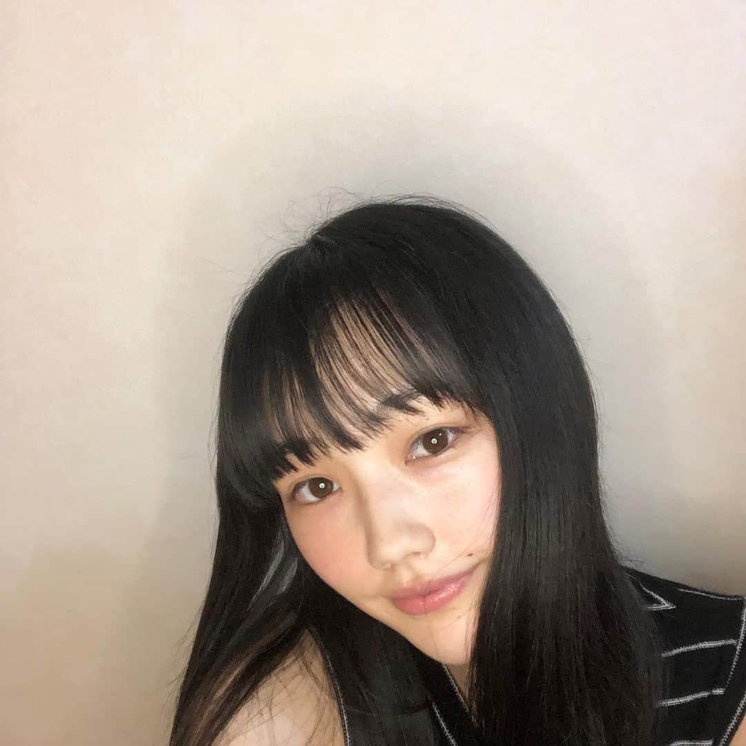 佐々木ありささんのインスタグラム写真 - (佐々木ありさInstagram)「・ ライブ配信来て下さった方々ありがとうございました!! 配信中に紹介した最近読んだ本たち。 戯曲ならテネシー・ウィリアムズの『ガラスの動物園』は個人的にとっても好き。 村上由佳さんのコーヒーシリーズはキュンキュンが止まりませんし、山崎豊子さんの『沈まぬ太陽』は読まなきゃ人生損してると思います。🙂笑 本屋さんに行けないので、家にある本を見直してる日々ですが、何度見ても面白い本たちばかり！！ 是非見てみてください〜！📚 #linelive #山崎豊子 さん#沈まぬ太陽 #村上由佳 さん#美味しいコーヒー の入れ方シリーズ#イプセン #人形の家 #テネシーウィリアムズ #ガラスの動物園 #チェーホフ #三人姉妹 #佐々木ありさ」5月4日 0時41分 - ssk_arsa