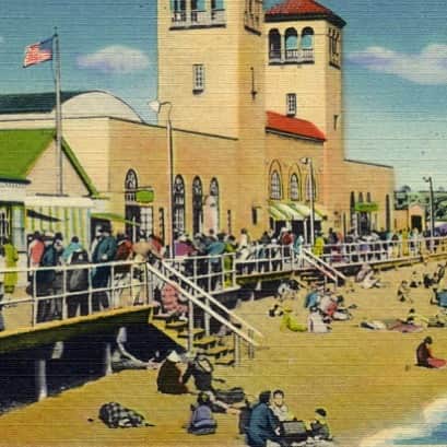 アダム・ディバインさんのインスタグラム写真 - (アダム・ディバインInstagram)「This photo was taken today in Newport Beach, ca! GO HOME! The beaches are CLOSED. #not1940’s」5月4日 10時28分 - adamdevine