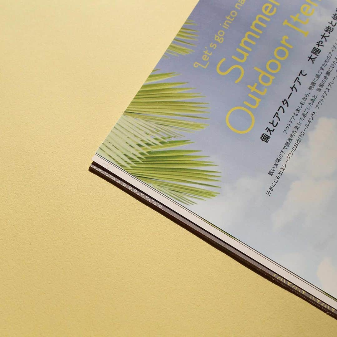 コスメキッチンさんのインスタグラム写真 - (コスメキッチンInstagram)「Cosme Kitchen JOURNAL Vol.26🍉﻿ Summer 2020🌞﻿ ﻿ 毎シーズンご好評いただいているCosme Kitchen JOURNAL📖﻿ 今回も読みごたえたっぷりの夏号が配信スタート。﻿ ﻿ WEB STOREにてお買い上げいただいたお客様へ先着でお届け🕊﻿ また、WEB STOREから全ページご覧いただけます✨﻿ ﻿ 新商品をはじめ、母の日のおすすめのギフト特集、夏のマストアイテム、スペシャルケアアイテムなどお家時間にも楽しんでいただけるコンテンツをご用意しております💐﻿ ﻿ ※店頭配布は、営業開始次第開始させていただきます。﻿ ﻿ ぜひ、チェックしてみてください😉﻿ ﻿ ﻿ #cosmekitchen﻿ #コスメキッチン﻿ #cosmekitchenjournal﻿ #Summer2020 #Summer #夏号﻿ #新商品﻿ #おすすめアイテム﻿ #母の日 #ギフト﻿ #夏のマストアイテム﻿ #UVケア #アウトドア﻿ #ジャーナル」5月4日 11時19分 - cosmekitchen