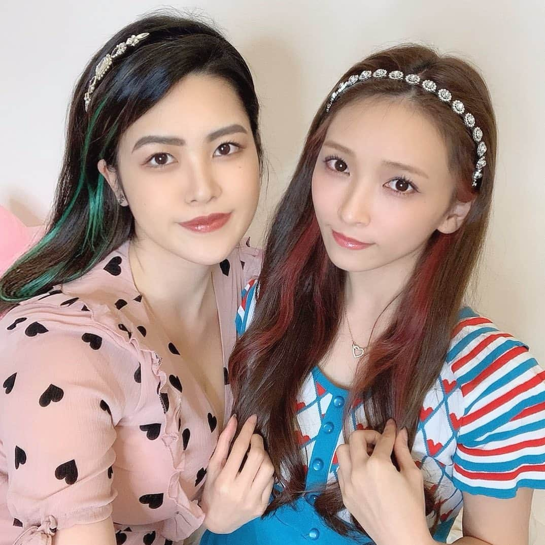 長嶋優里さんのインスタグラム写真 - (長嶋優里Instagram)「♡ ． 珍しくデコ出し＆あやねとのツーショット💚💙 ． ． ． #そのちゃんの服 #ゆゆおん👼🏻😈  ． ♡」5月4日 11時37分 - yuyu__kakaka