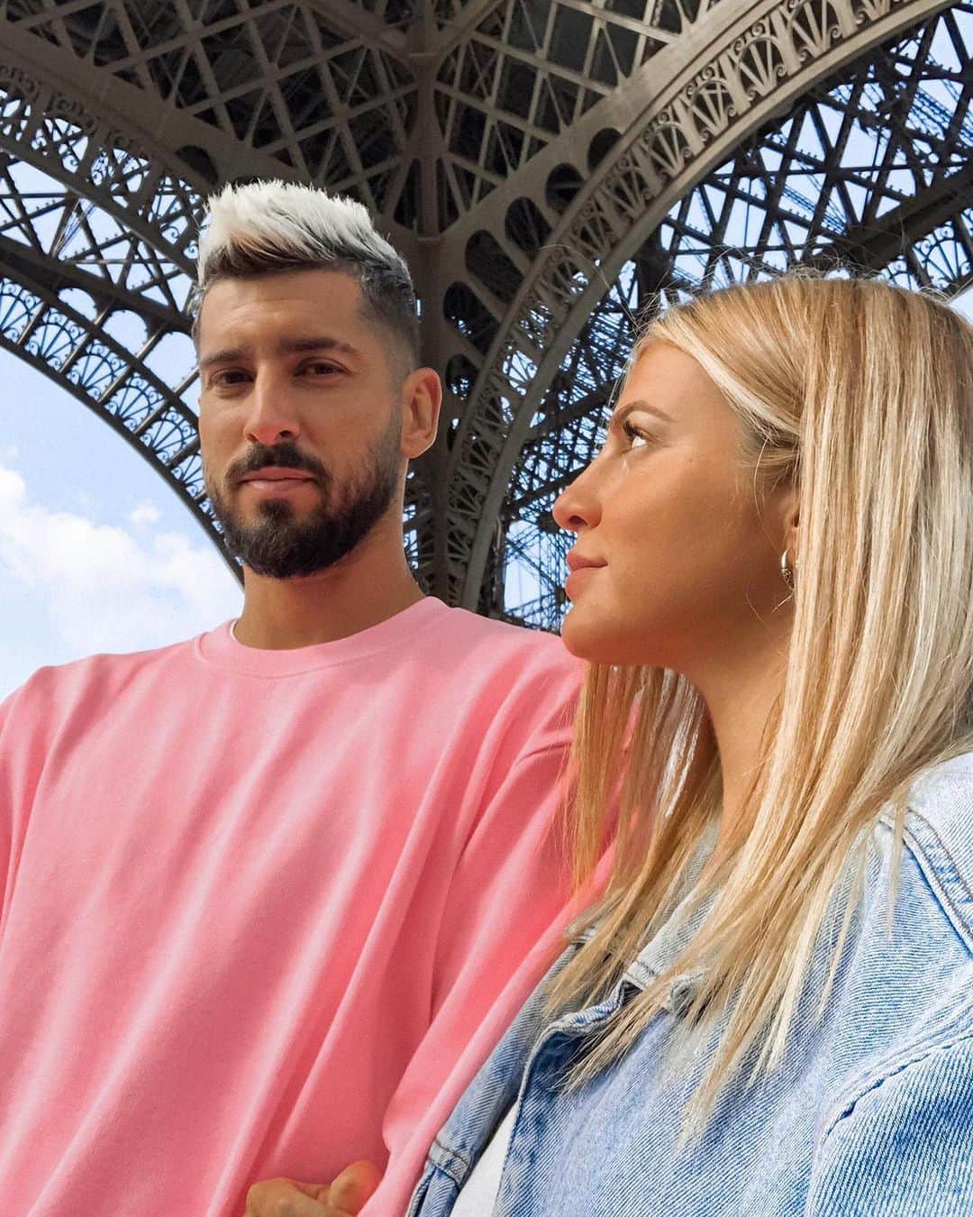 アルバロ・バディージョのインスタグラム：「Memories. 😍👩🏼‍🤝‍👨🏻」