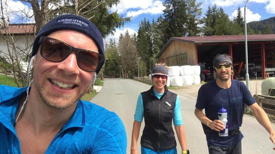 キリアン・フィッシュフーバーのインスタグラム：「Running is hard. Especially when you run once a year. The good side, it‘s easy to set your annual record. This time however, I set my all time best, pushed by these two guys who wouldn‘t let me stop! Thanks for the vibes for a good cause! And thanks for the „Reparatur-Schnitzel“! @redbullaustria @wflworldrun @wingsforlife #18km」