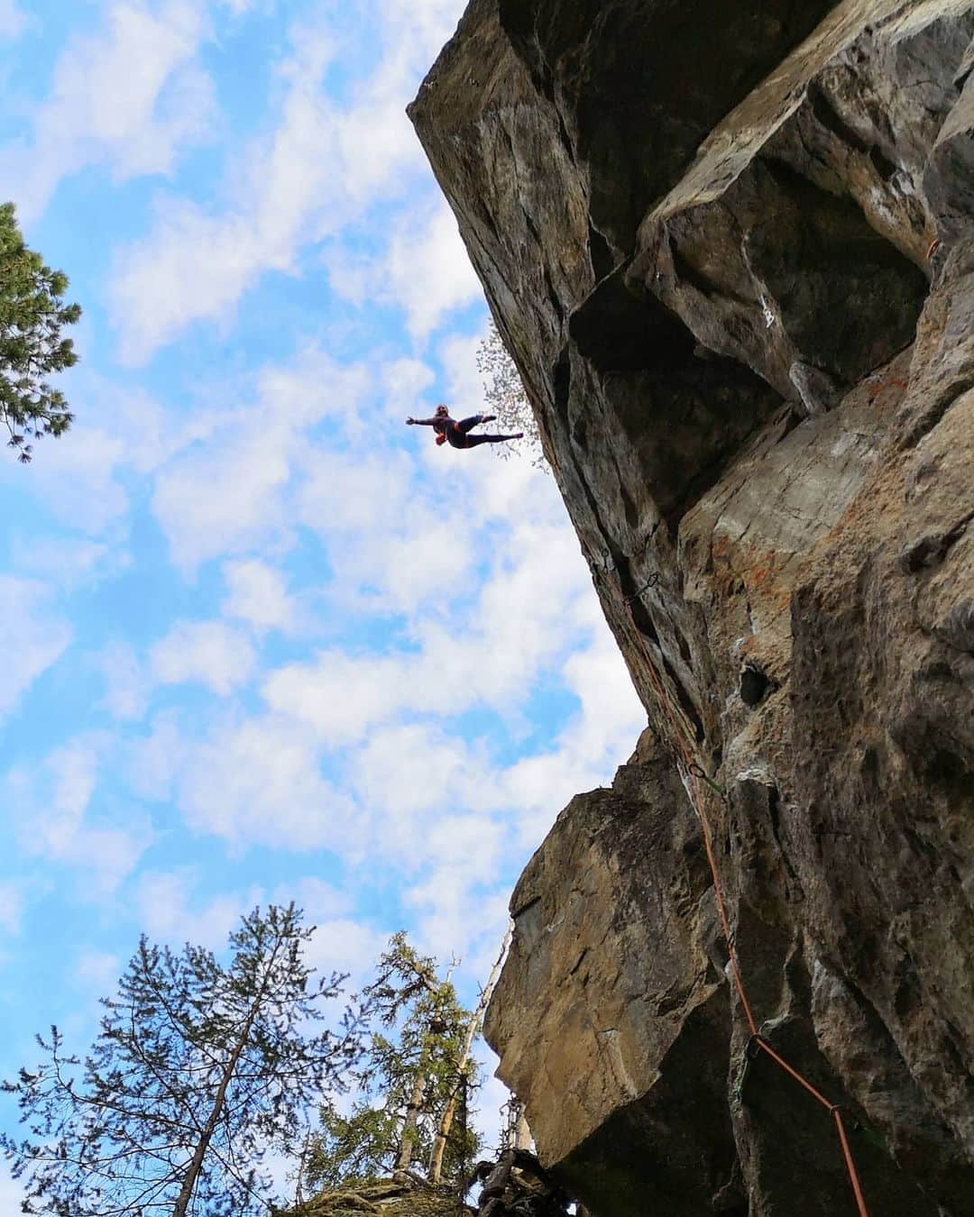 ハンナ・シューベルトさんのインスタグラム写真 - (ハンナ・シューベルトInstagram)「As it's the first time since I started competition climbing that I'm not spending this time of the year preparing for comps I finally got time to climb more in all the amazing outdoor climbing areas Tyrol has to offer 🥰 soooo many routes i haven't climbed/tried yet😶 #letsgo #somuchtodo 📸: @julia_fiser」5月4日 3時08分 - schuberthannah