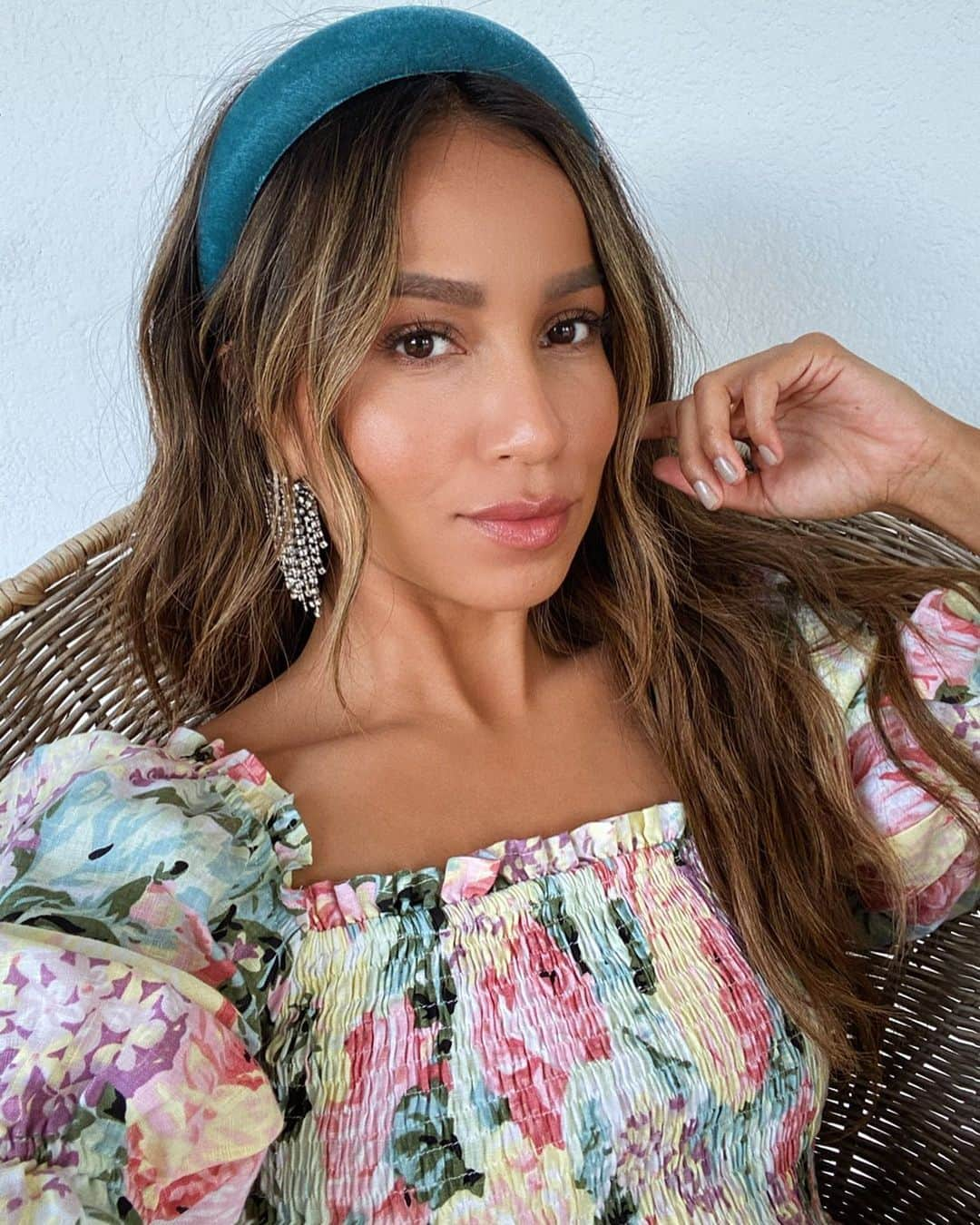 ジュリー・サリニャーナさんのインスタグラム写真 - (ジュリー・サリニャーナInstagram)「YAY they’re here! SO excited to share my super cute SincerelyJules X @scunci S/S ‘20 collection because it’s totally my vibe- summery, floral prints, and a sweet touch of romanticism! I hope they bring you some happiness and fun, pretty styling for your hair!  All available exclusively at @Target stores & online! Link in bio to shop! 💕💜 #sincerelyscunci」5月4日 3時10分 - sincerelyjules