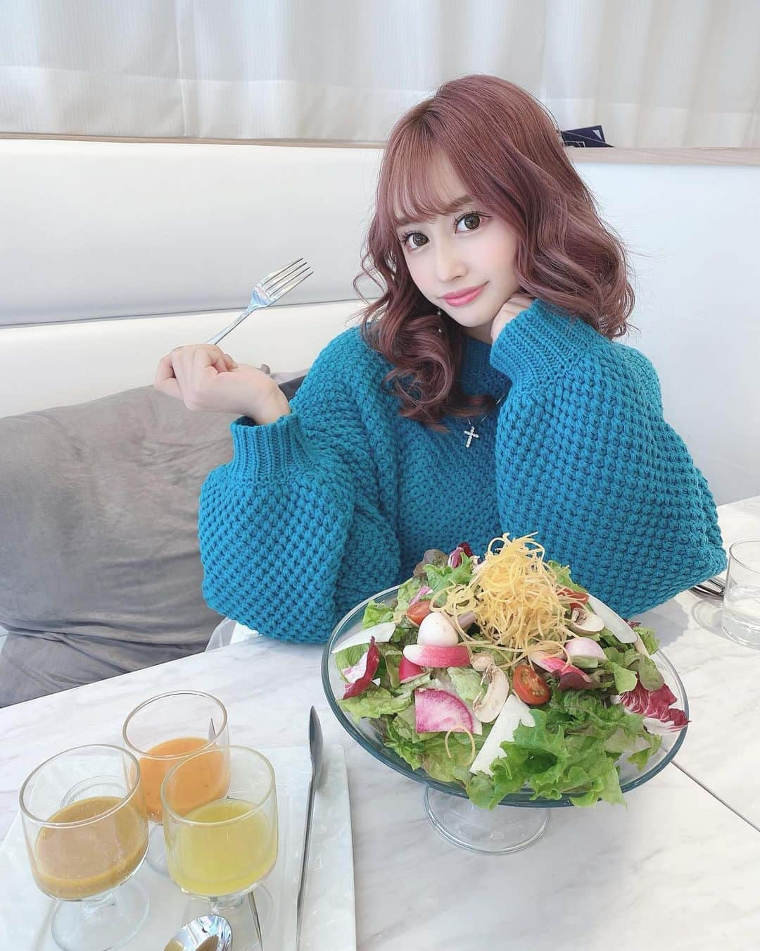 SHIHOさんのインスタグラム写真 - (SHIHOInstagram)「. . 🍴3月の写真🍴 . そういえばこのランチが 自粛前最後だったと思う😿😿😿 . . 早くお外でおいしいご飯食べたい💘 今は家で美味しいもの食べたい💘 . と思って。今日の夜の お弁当を予約しちゃった🌝💞🍗笑 . . たのしみっ🥺💞💞💞 . . ＃自粛 #ダイエット #トレーニング #尻トレ #自宅トレーニング #ヒップアップ #ファッション #楽痩せ #バストアップ #ダイエットメニュー #酵素ドリンク #酵素 #着圧ソックス #メイク #ランジェリー #トレーナーコーデ #トレーナー女子 #パーカーコーデ #パーカー女子 #gucci #diet #bodymake #training」5月4日 3時33分 - cham_pipi