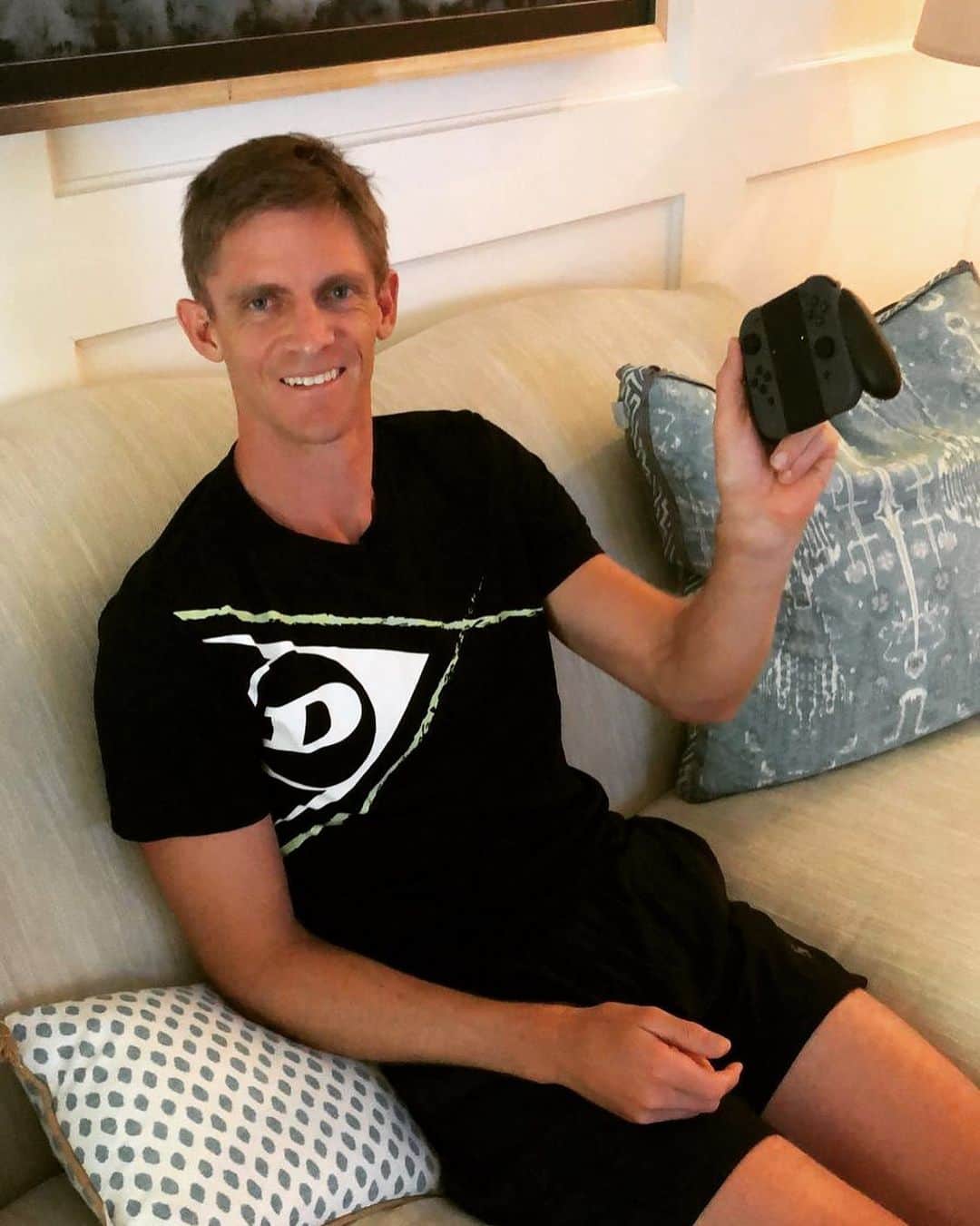 ケビン・アンダーソンのインスタグラム：「Swapping my racquet for a @nintendo Switch controller in the #StayAtHomeSlam 😅 I’m teaming up with @rtannehill17 to play some other great teams for covid-19 relief charities. I’ll be playing for @ctaop. Hope you’ll watch today on @facebookgaming at 4pm ET to see who wins! 💪 @imgtennis」