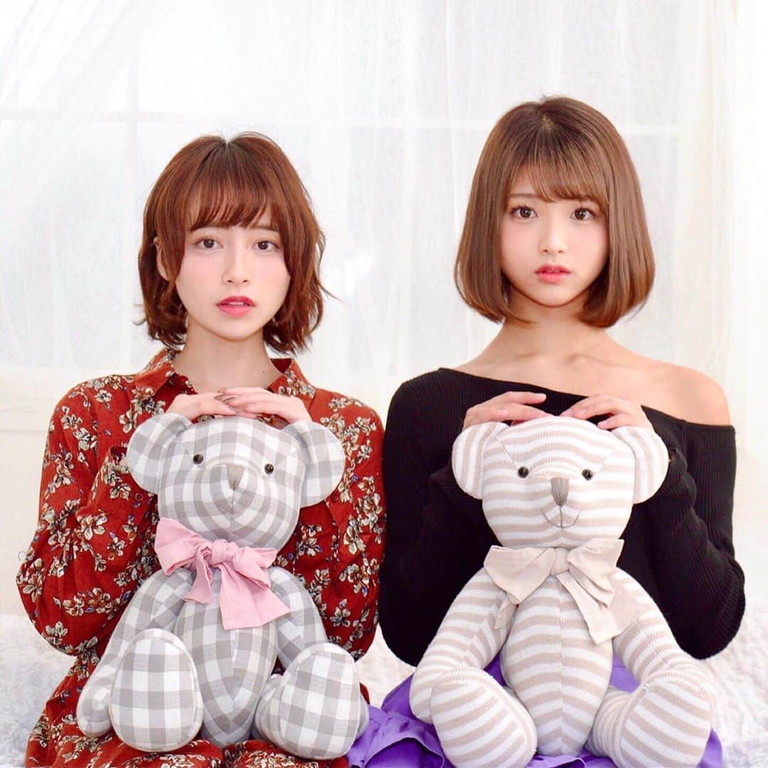 山本ゆうかのインスタグラム：「※再掲です>< ﻿ 懐かしのアイドルジャケ写風﻿ もえぴよと一緒に、綺麗な顔だな…﻿ ( @_piyogram_ ) ﻿ ﻿ ﻿ ﻿ 撮影会モデル時代、他のモデルさんよりも﻿ コラボ撮影の機会が少なかったので﻿ コラボ撮影の写真を見返すのが楽しいです( ˘ω˘ )﻿ ﻿ ﻿ ﻿ ﻿ ﻿ ﻿ ﻿ ﻿ #portrait #ポートレート #ポートレートモデル  #関西サロモ #被写体 #フリーモデル #  #ポートレートしま専科  #ガールズフォト #キリトリセカイ #スクリーンに恋して #カメラマンさんと繋がりたい #portraitphotography #good_portraits_world  #instagood #instaportrait #lovers_nippon  #イチナナライブ #17live #イチナナライバー #17liver #ライブ配信 #配信者 #17media #17直播 #17主播 #美女主播 #主播 #Streamer #streamergirl」