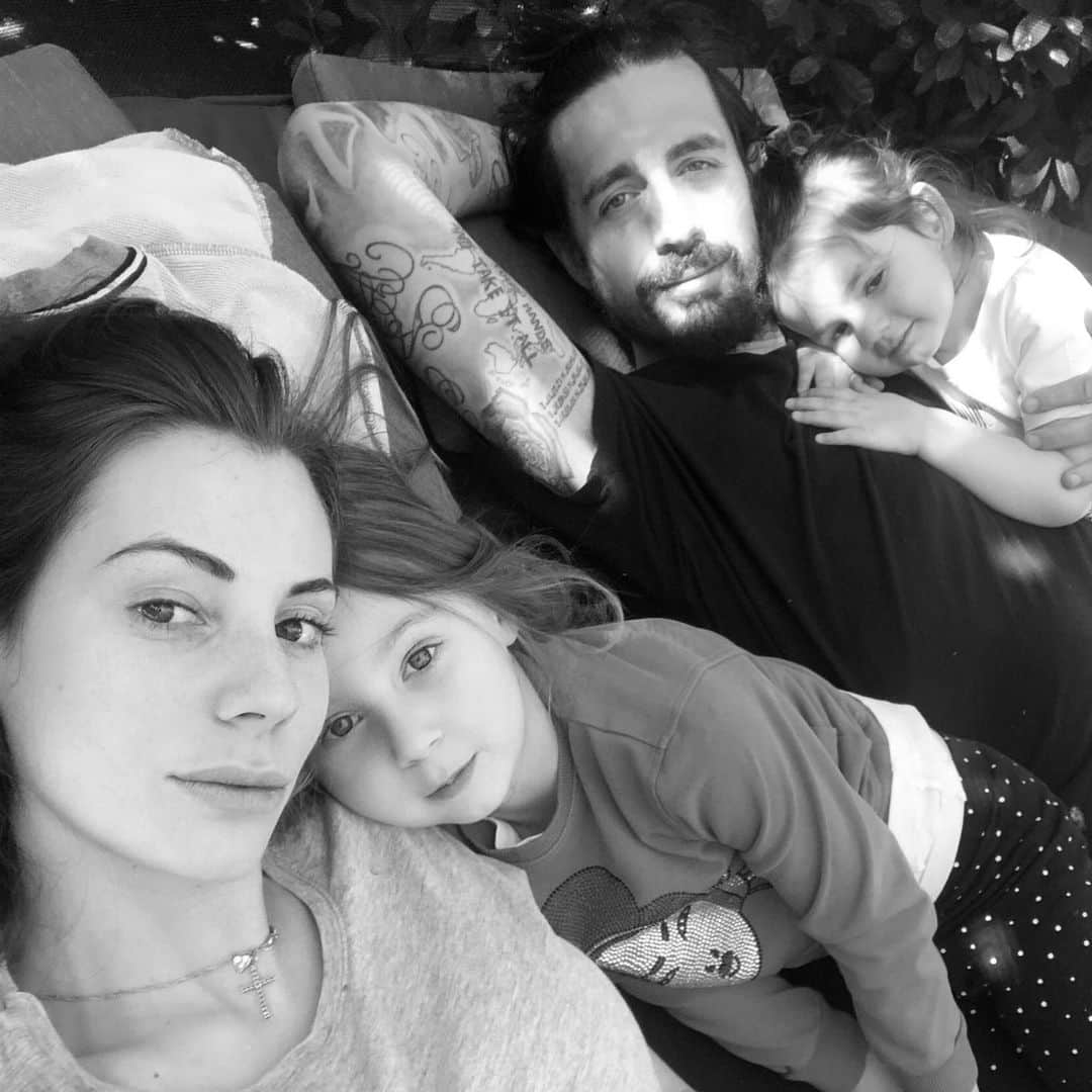 のインスタグラム：「Non importa dove sei, ma con chi sei. Non importa cosa fai, ma con chi lo fai. Sono le persone che rendono speciale una giornata, un gesto, una parola, un momento. I ❤️ MY FAM」