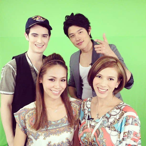 坂倉アコさんのインスタグラム写真 - (坂倉アコInstagram)「Throw back Sunday🙌﻿ ﻿ Good old FOX days....🎤❤️﻿ Six years ago when I was hosting for FOX Backstage pass 😉 ﻿ ﻿ 私のキャリアの軸となる、6年前の懐かしい﻿ “Fox Backstage pass”時代🙈﻿ ﻿ 2008年から2015年まで、レッドカーペット中心にインタビュアーとして、たくさんのハリウッドスター達をインタビューさせてもらいました😉✨✨ ﻿ ﻿ 番組MCとして大人気俳優の鈴木亮平くん、マッシュー、Gowちゃんも盛り上げてくれました😎﻿ ﻿ 7年間、思い出いっぱいで楽しかったな〜💕 Daniel Smith❤️ Thank YOU for giving me the time of my life!!﻿ ﻿ ﻿  #goodtimes #懐かしい写真 #foxbackstagepass #foxjapan #work #life #interviewer #thankful #family #鈴木亮平 #throwback #思い出」5月4日 4時25分 - akosakakura