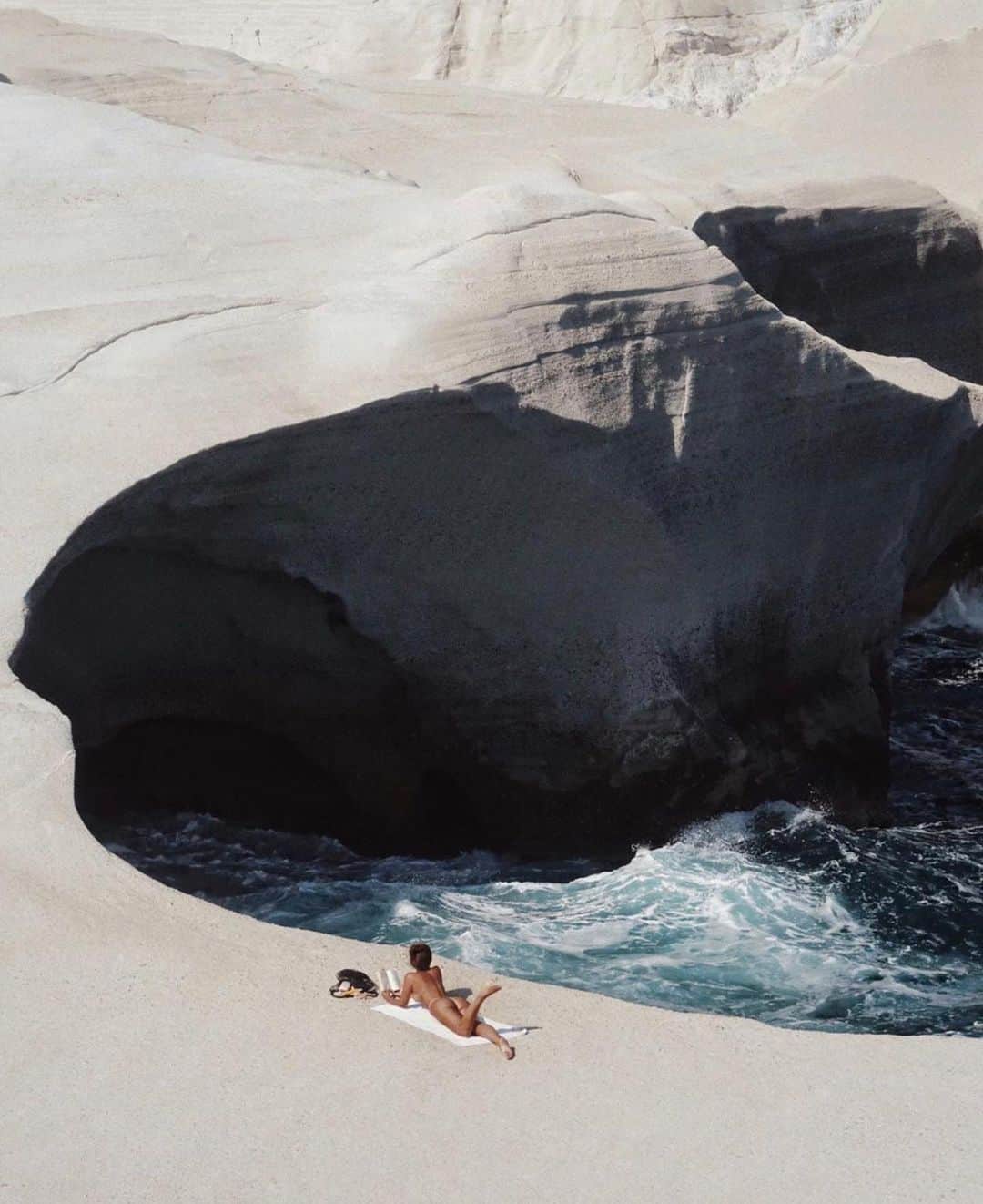 Mathilde Goehlerのインスタグラム：「Still dreaming that this is me all summer 💭 what is your dream destination after this? This photo is @nimabenati always breathtaking photos 🌙✨」