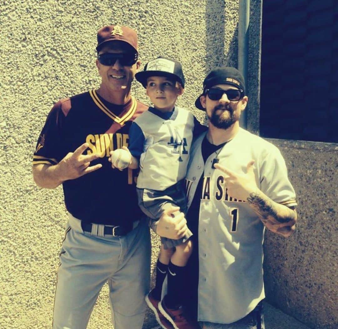 ジョエル・マッデンのインスタグラム：「I’m going live to talk to my friend @tracysmithasu13 from @asu_baseball about Baseball and life at 1:15PST ❤️⚾️ 🤗」