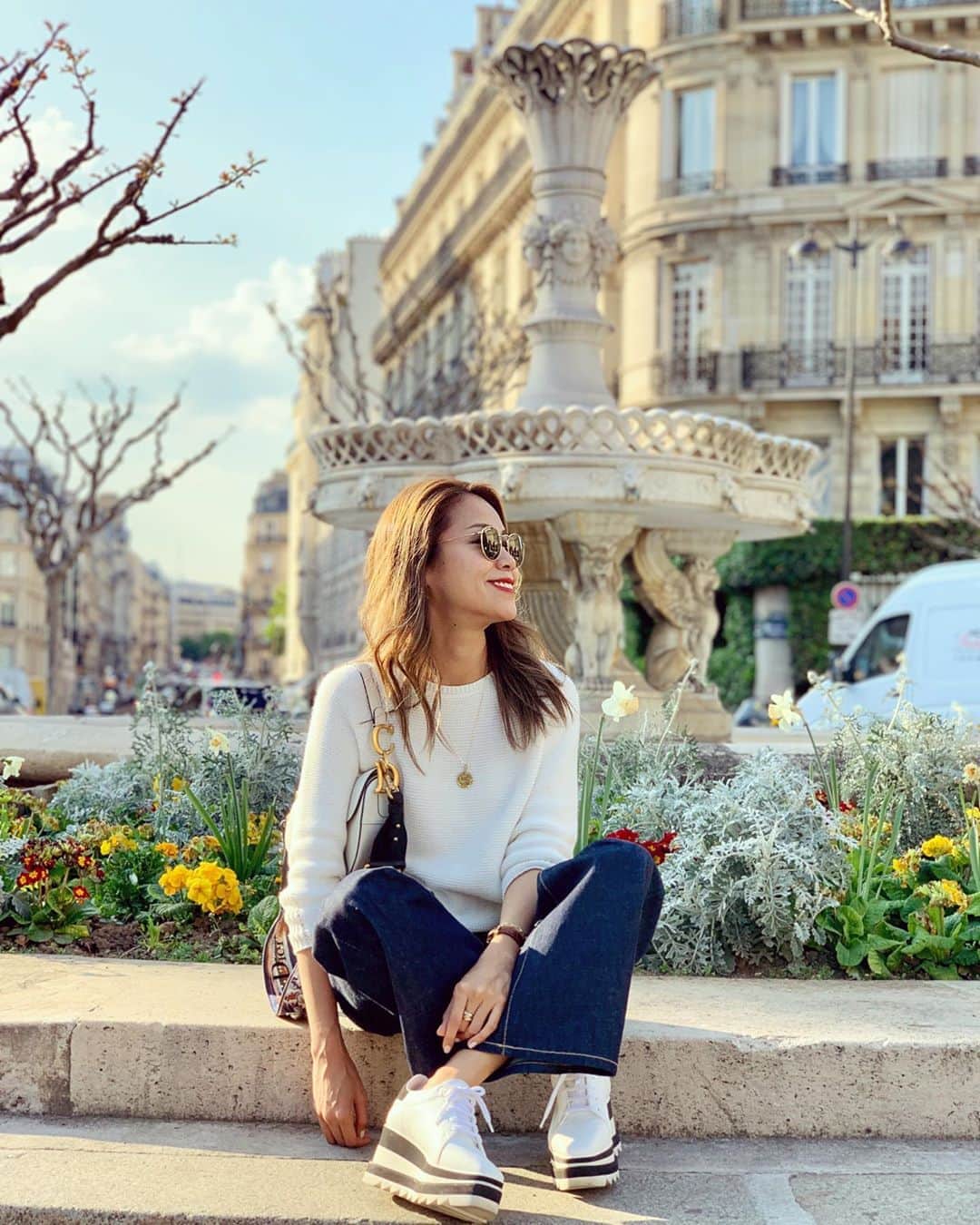 坂倉アコのインスタグラム：「Last year in Paris....💞💞💞 ﻿ ﻿ 去年の今頃のパリ🇫🇷 ﻿  一日も早い新型ウィルスの収束を願いながら、 今年のGWはしっかりステイホーム🏠🙏﻿ ﻿ ﻿ #おうち時間 #stayhome #paris #lastyear」