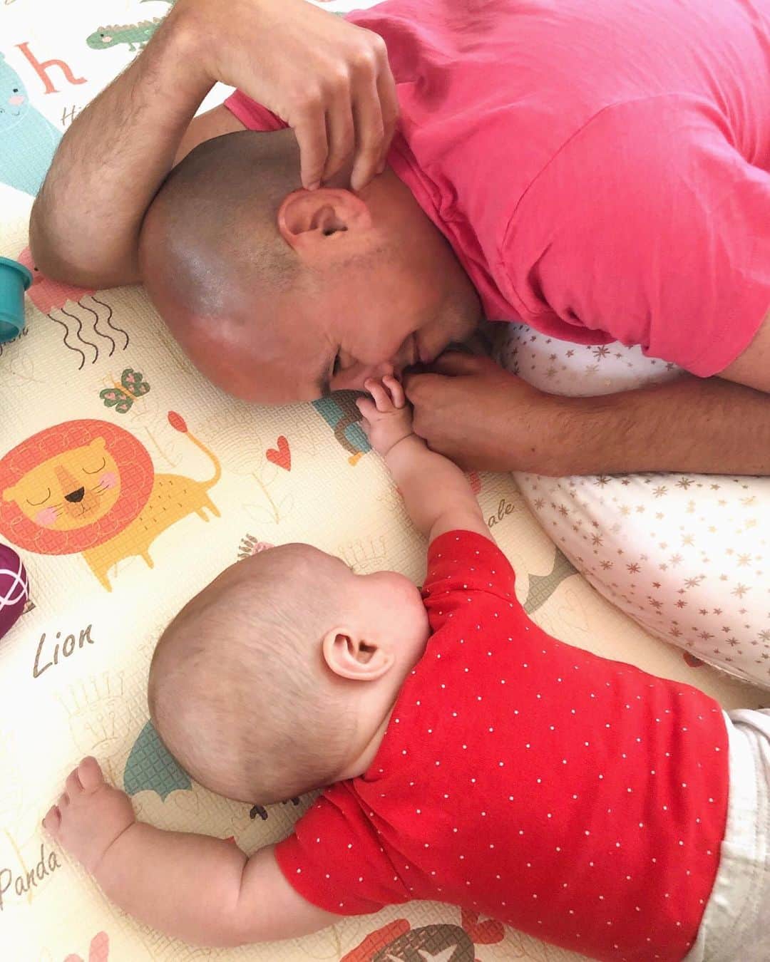 サマンサ・ドロークのインスタグラム：「Daddy’s girl 💗 My whole world.」