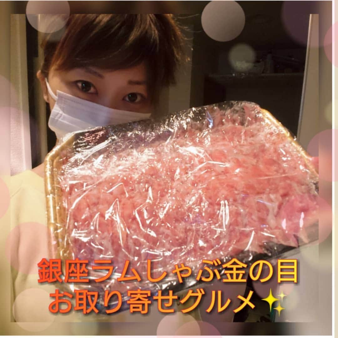 松浦麻里奈さんのインスタグラム写真 - (松浦麻里奈Instagram)「ラムしゃぶ専門店 銀座で２０年の 【ラムしゃぶ金の目】で、「ラムしゃぶセット」 をお取り寄せ～したよ💞😊💞 公式アカウント→→( @ginzakinnome)  野菜とご飯を準備して、 さっそく夜ご飯は、しゃぶしゃぶ🌃🍴 お店の味を家で楽しめる～❣❣❣ . . セット内容は↓🐼 ================== ラム肉しゃぶしゃぶ　600g（300g×２） ラムしゃぶ金の目オリジナルたれ300ml 薬味　すりおろし玉ねぎ30g  もみじおろし30g、カット長ネギ30g ラムしゃぶ金の目たまご麺：150g×2個 薬膳セット ================== . . 600㌘意外と満腹🙆✨ 臭みもなく、金の目のタレで美味しく頂きました★ ゴマだれでも美味しかった(*´﹃｀*) 薬膳セットも入ってて、更に美容に良さそう！ . . ▼ラム肉は脂身が少ない ラム肉は良質な蛋白質！ 特にＬ－カルニチン（アミノ酸の一種）が豊富で、 体内脂肪が燃焼を促進(´✪ω✪`) ダイエットに最適な肉で、基礎代謝を高める( ⁎ᵕᴗᵕ⁎ )  〆の拉麺は、ラムと一緒に⤴⤴ しゃぶしゃぶのダシがいい感じで 美味しいスープになったわ😁✨ . . . #健康 #美容 #ラム肉 #しゃぶしゃぶ #金の目 #お取り寄せ #通販 #ラムしゃぶ #pr #コラボベース #ラム #ラムしゃぶ金の目 #銀座 #池袋 #新宿 #東京グルメ #お取り寄せグルメ #お店の味をご家庭で #ダイエットグルメ #ダイエット #diet #beautiful #beauty #美容好き #お腹いっぱい #dinner #lunch #お肉大好き #foodnetwork」5月4日 5時43分 - ay114.831m