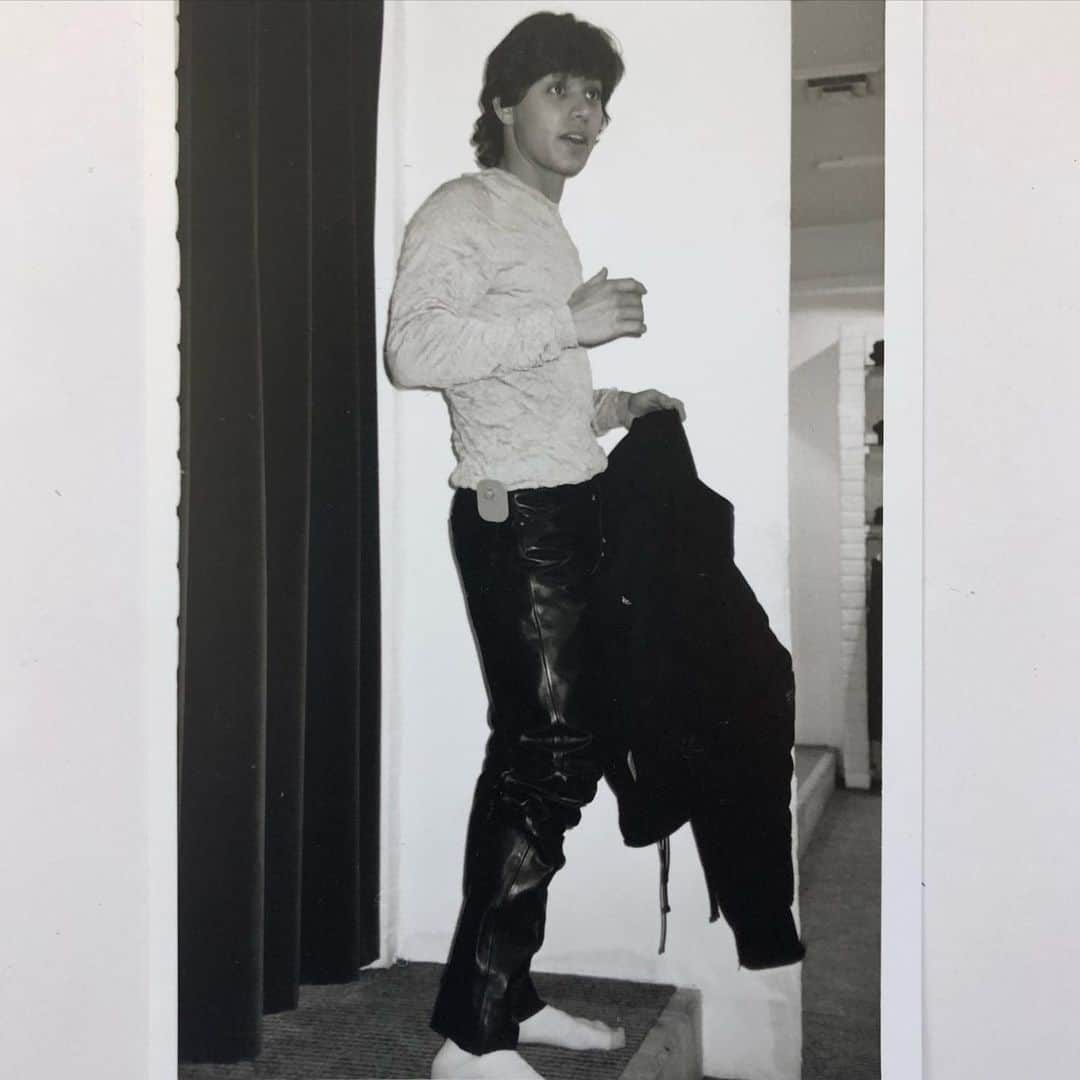 ヤニ・ゲルマンのインスタグラム：「put together a little photo album for the 17th anniversary of the #lizziemcguiremovie opening in theatres. man time flies when you’re having fun - my only regret is that I didn’t keep those leather pants. thank you to @hilaryduff @disneyplus & @jimfall for an experience I will never forget. Italy my heart will always be with you ❤️」