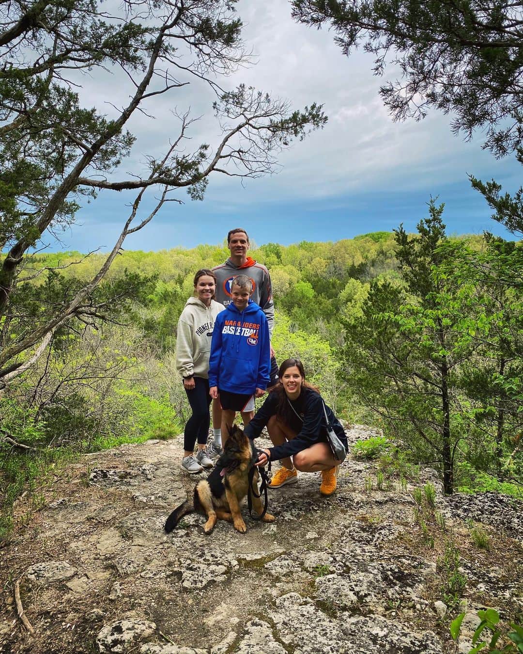 モリー・クレクロウのインスタグラム：「A great weekend with part of the family in town!」