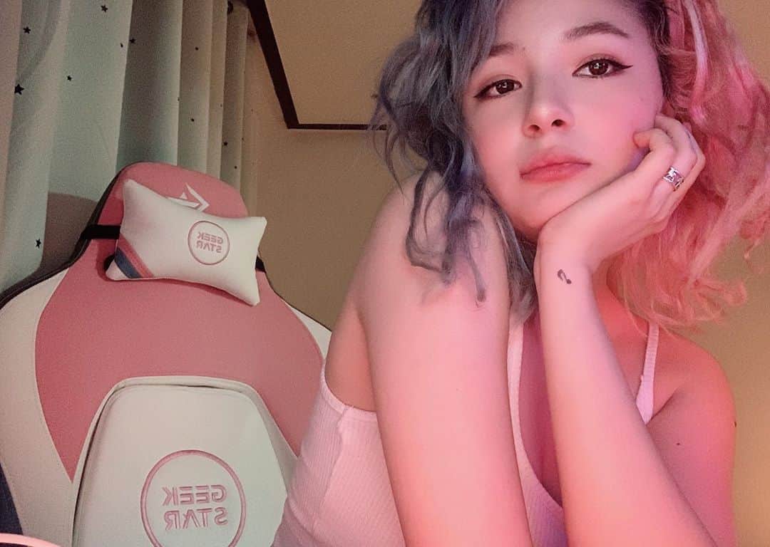 Shannonさんのインスタグラム写真 - (ShannonInstagram)「Wig has been taken off and the curls have been released! Thank you for joining the stream today ❤️」5月4日 6時12分 - shannonarrumwilliams