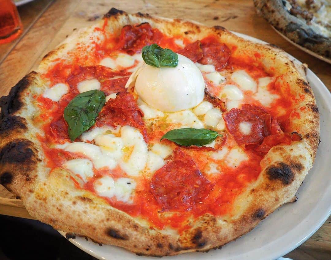 Eat With Steph & Coのインスタグラム：「Very excited. @zialuciapizza is opening up again tomorrow!!! My local pizzeria #Aldgate #foodies #pizza #foodstagram #toplondonrestaurants @deliveroo #burrata 📷: @mchan4b #invited」